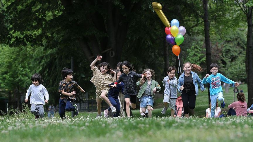 14 yaş altı çocuklar uzun zaman sonra ilk kez sokağa çıktı!