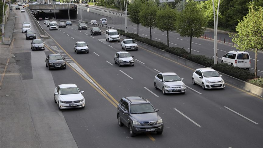 Başkentte bayram öncesi şehrin giriş ve çıkışlarında trafik yoğunluğu yaşandı