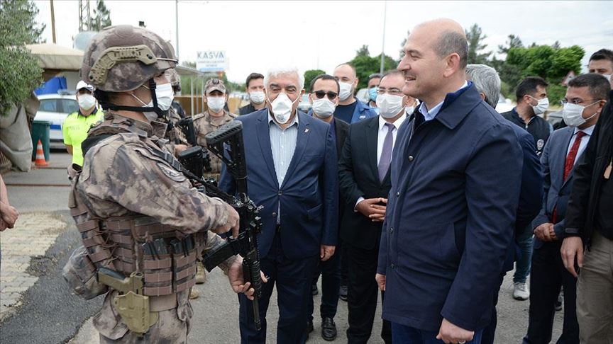 İçişleri Bakanı Soylu Suriye'de görevli özel harekat polisleriyle bayramlaştı