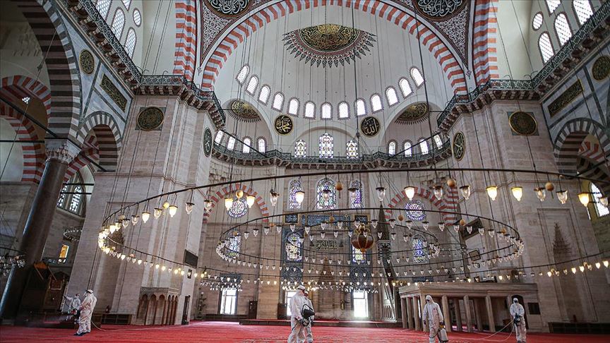 İstanbul'da cuma namazı kılınacak cami, mescit ve açık alanlar belirlendi