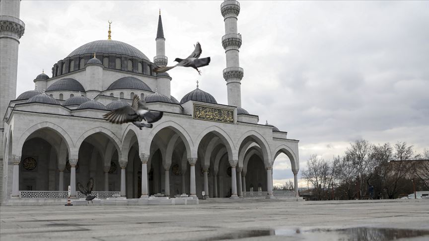 Ankara'da cuma namazı kılınacak cami avluları ve açık alanlar belirlendi
