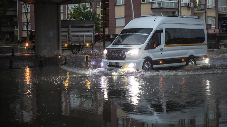 Başkentte gök gürültülü sağanak etkili oldu!