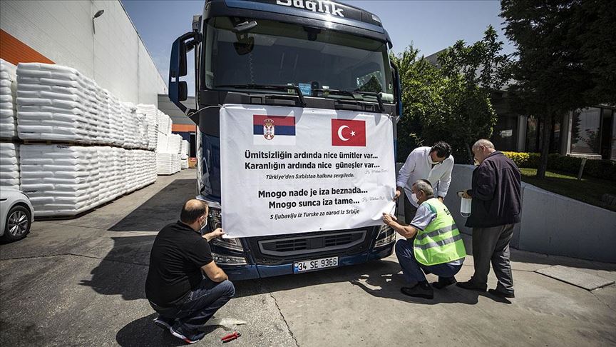 Cumhurbaşkanı Erdoğan'ın talimatıyla hazırlanan tıbbi yardım tırı Sırbistan'ın Sancak Bölgesi'ne doğru yola çıktı