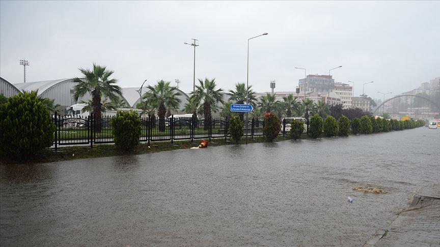 Meteorolojiden gök gürültülü sağanak uyarısı