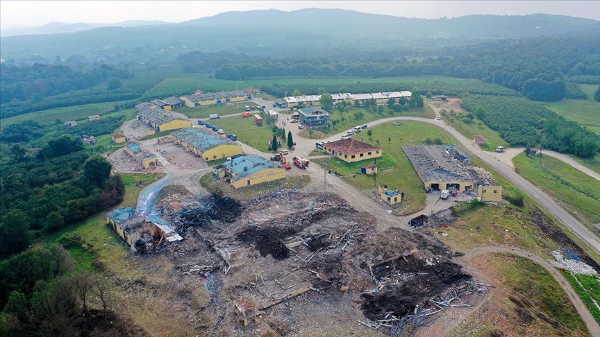 Sakarya'daki patlamaya ilişkin havai fişek fabrikasının sahibi 2 kişi gözaltına alındı