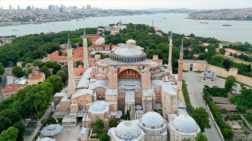 'DÜNDEN BUGÜNE AYASOFYA'