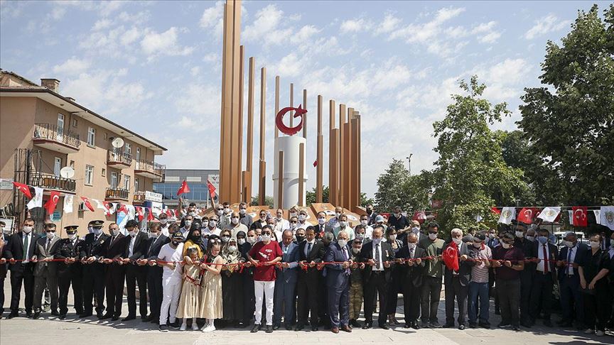15 Temmuz şehitleri için yapılan 'Demokrasi Şehitleri Anıtı' açıldı