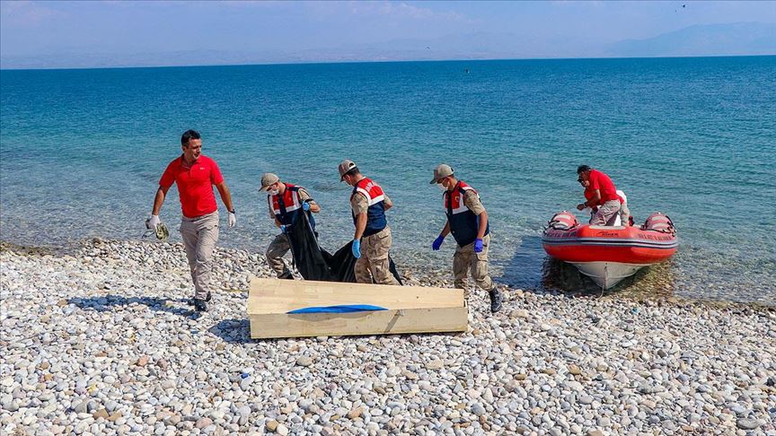 Van Gölü'nde teknenin batması sonucu kaybolan 2 çocuğun daha cesedi bulundu