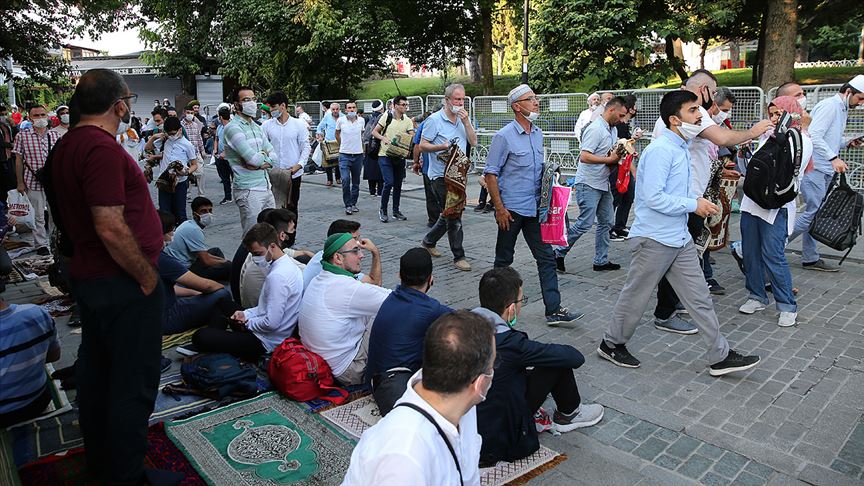 Vatandaşlar, sabah namazında Ayasofya-i Kebir Cami-i Şerifi'ne akın etti!