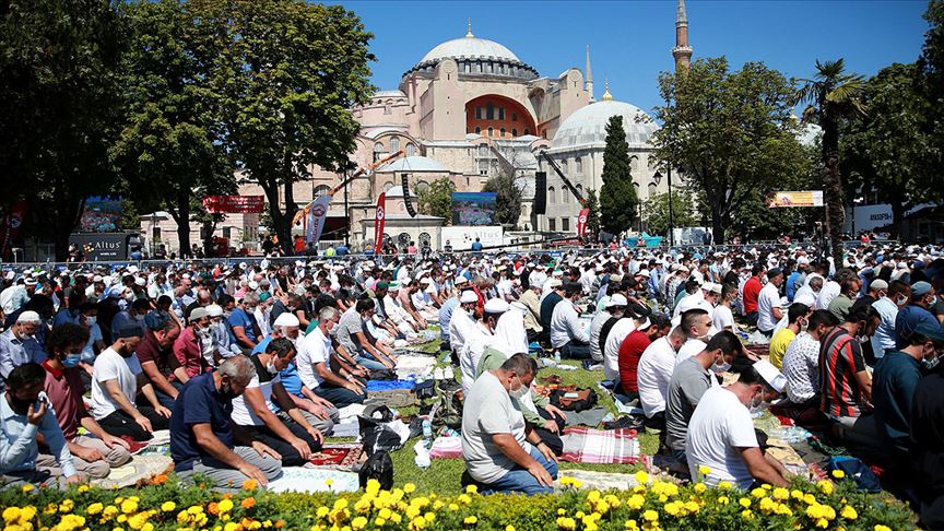 Ayasofya-i Kebir Cami-i Şerifi'nin yeniden ibadete açılması sevinçle karşılandı