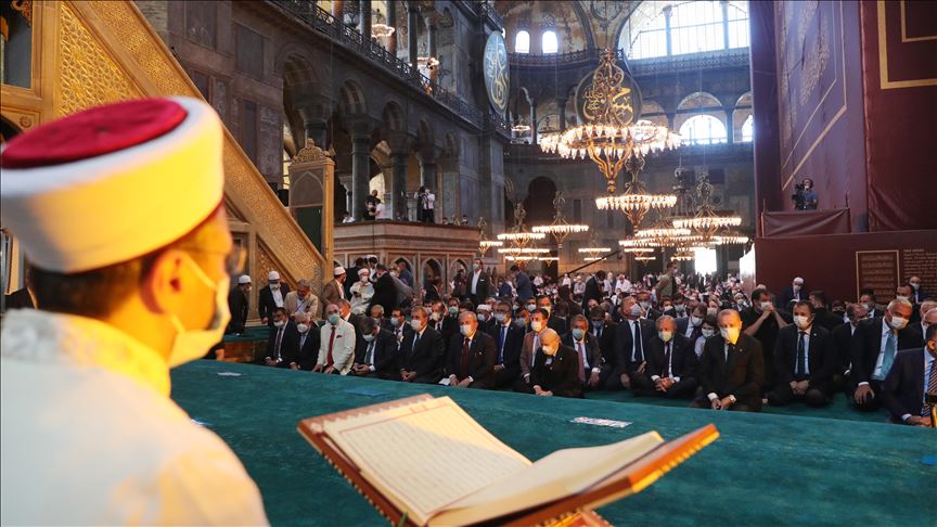 Ayasofya-i Kebir Cami-i Şerifi 86 yıl sonra kılınan cuma namazıyla ibadete açıldı