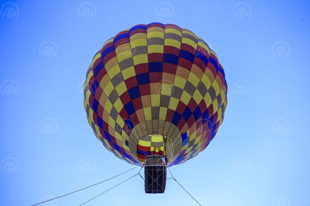 Başkentte sıcak hava balonuyla bayram coşkusu