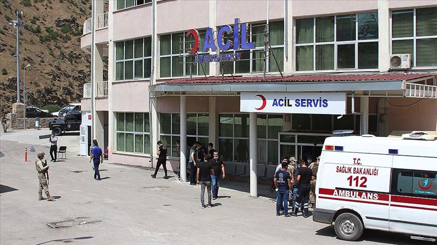 Hakkari'de zırhlı araç devrildi: 2 ŞEHİT