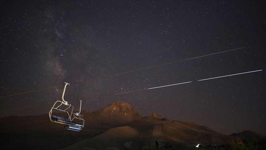 Meteor yağmurunu Erciyes Dağı ve Yedigöller'de izlediler!