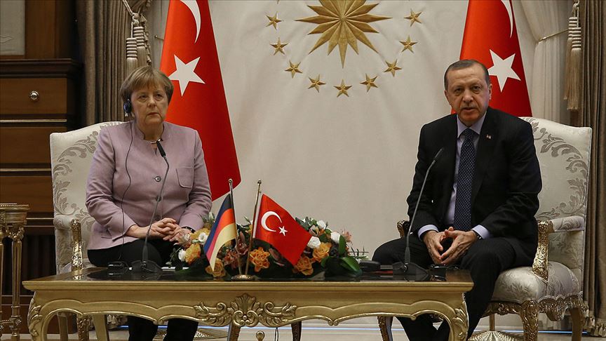 Cumhurbaşkanı Erdoğan ile Almanya Başbakanı Merkel telefonda görüştü