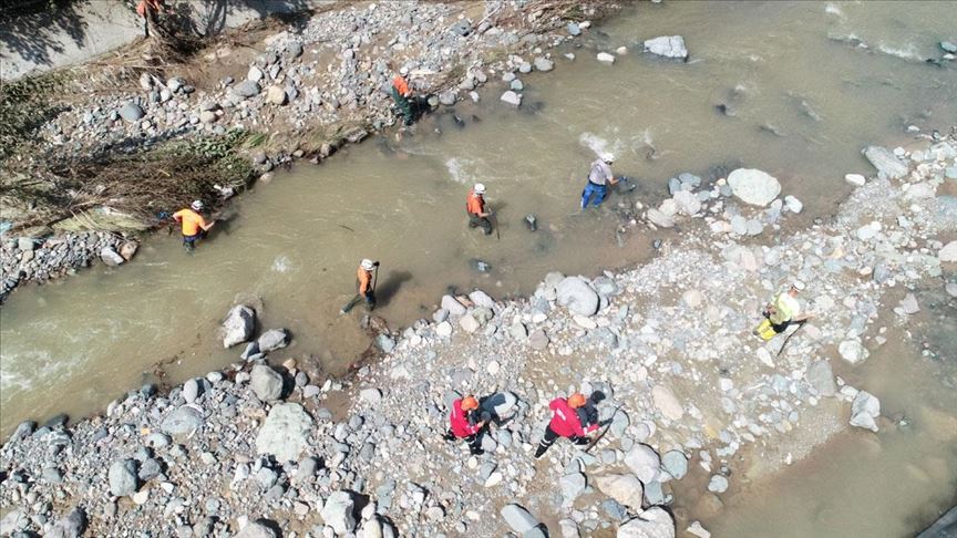 Giresun'da selde kaybolan aileyi arama çalışmaları devam ediyor