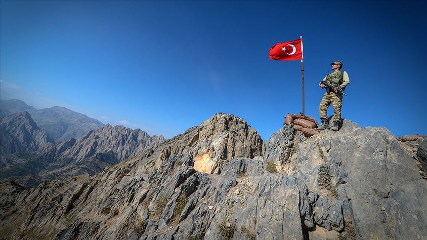 Ağrı'da PKK'lı teröristlerle çıkan çatışmada 2 asker şehit oldu