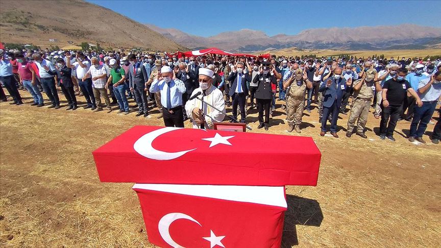 Giresun'daki selde şehit olan Uzman Çavuş Aykut Variyenli son yolculuğuna uğurlandı