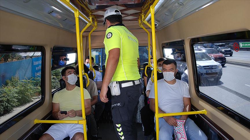 Ankara ve İstanbul'da Kovid-19 tedbirleri kapsamında dolmuşlar denetlendi