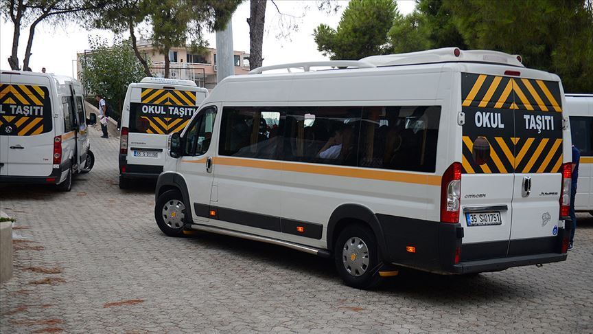 Öğrenciler, okullar kapanana kadar servisin aynı koltuğunda oturacak!