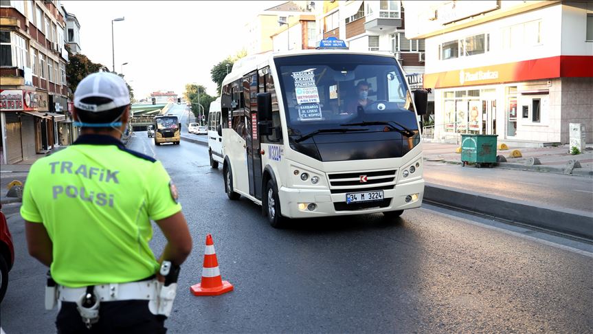 İstanbul'da Kovid-19 tedbirlerine ilişkin yeni toplu ulaşım kurallarına uyuluyor