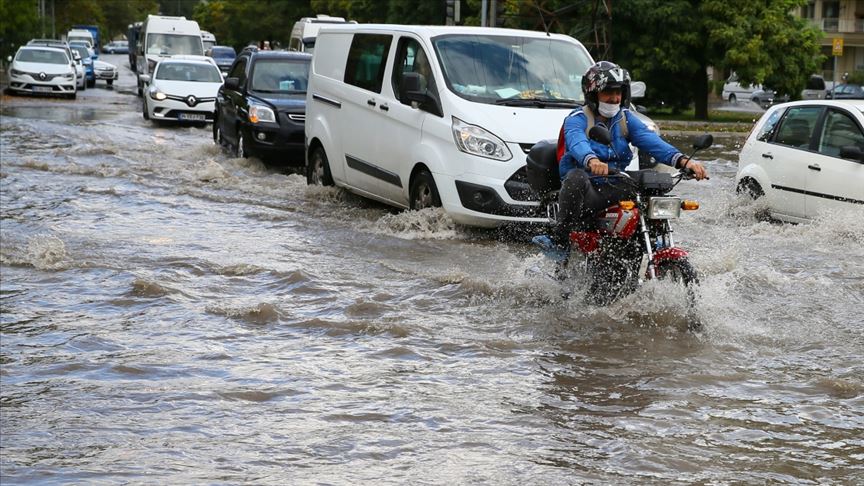 Meteorolojiden 3 il için gök gürültülü sağanak uyarısı geldi