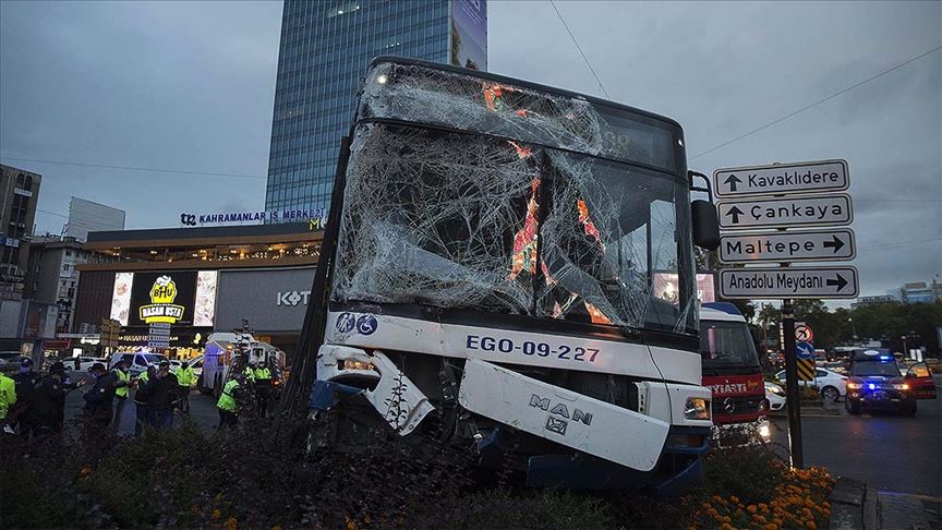 Başkentte iki otobüsün karıştığı trafik kazasında 17 kişi yaralandı