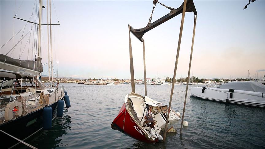 İzmir'deki depremin neden olduğu deniz altındaki enkaz da kaldırılıyor