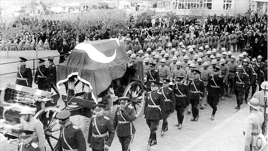 Ankara Üniversitesi, Büyük Önder Atatürk için düzenlenen cenaze törenlerinin fotoğraflarını paylaştı