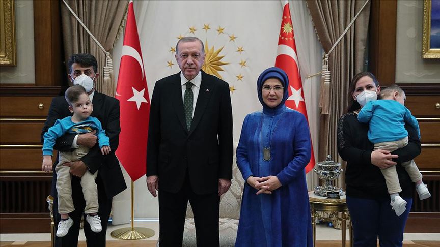 Cumhurbaşkanı Erdoğan Antalyalı siyam ikizleri ile ikizlerin doktorunu kabul etti