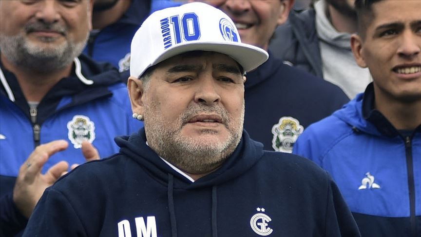 Arjantinli efsane futbolcu Maradona hayatını kaybetti!