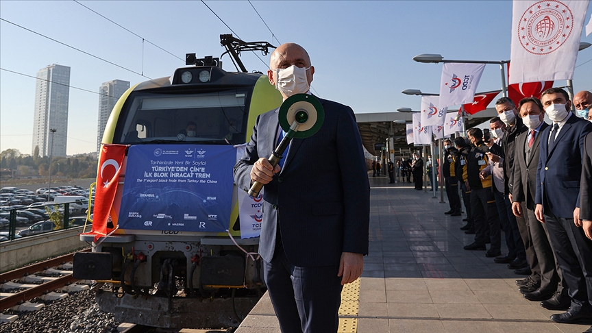 Türkiye'den Çin'e gidecek ilk ihracat treni İstanbul'dan uğurlandı!