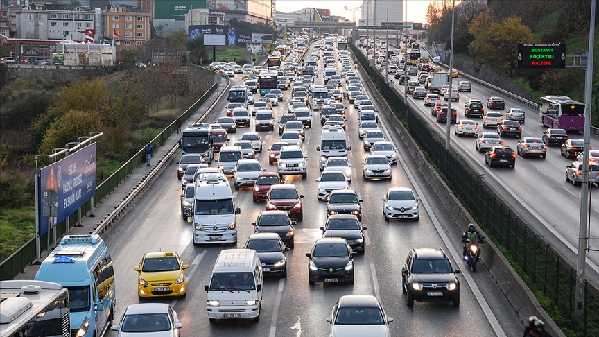 Sokağa çıkma kısıtlamasının ardından İstanbul'da yoğunluk gözlendi