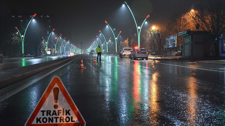 Hafta sonu uygulanacak sokağa çıkma kısıtlaması başladı!