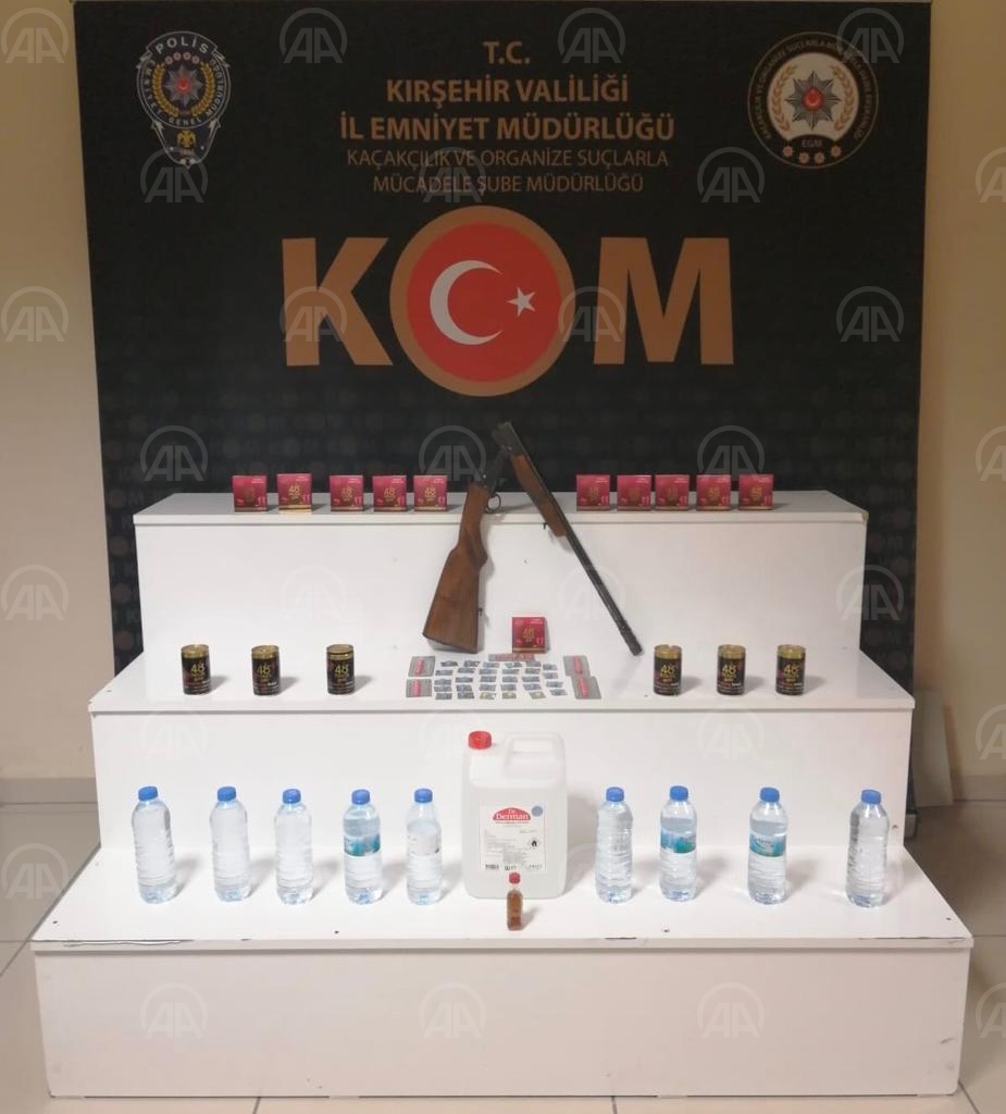 Kırşehir'de sahte içki ve kaçak cinsel uyarıcı haplar ele geçirildi