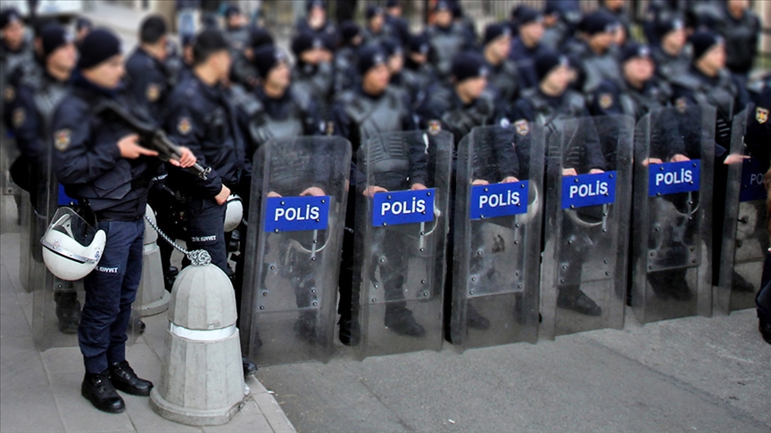 Boğaziçi Üniversitesi önündeki gösteride atılan 'katil polis' sloganına tepkiler sürüyor