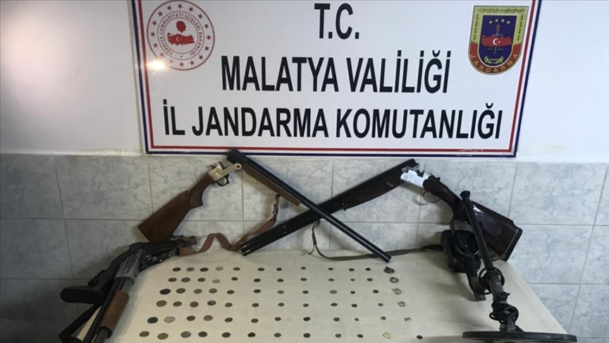 Malatya'da çeşitli dönemlere ait 101 sikke ele geçirildi: 1 gözaltı