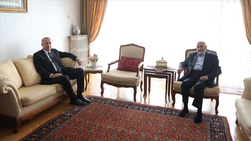 Cumhurbaşkanı Erdoğan, Saadet Partisi Yüksek İstişare Kurulu Başkanı Asiltürk'ü ziyaret etti