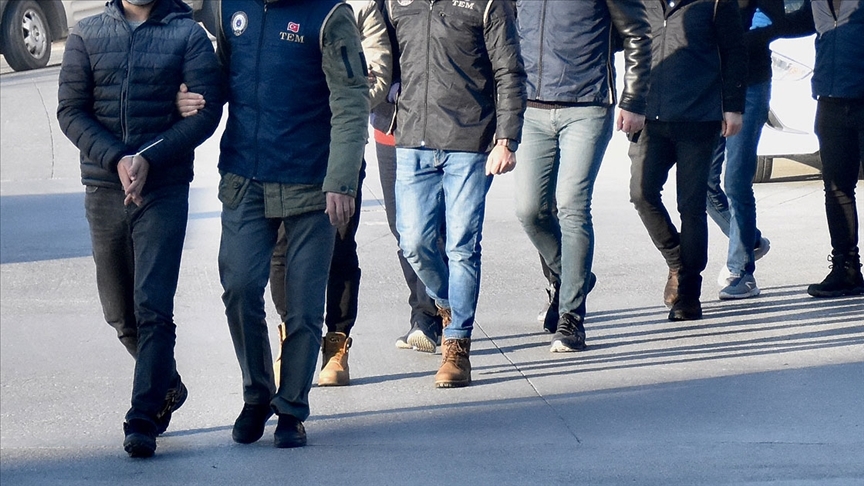 İstanbul'da FETÖ'ye yönelik operasyonda 12 şüpheli yakalandı