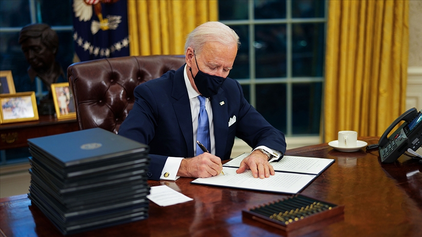 ABD Başkanı Biden'dan görevinin ilk gününde Trump yönetiminin kararlarını tersine çeviren 17 kararname