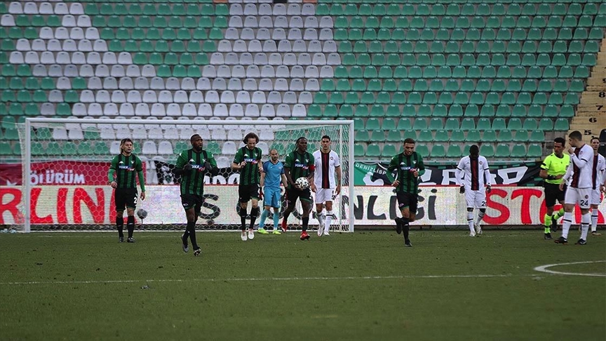 Denizlispor ilk devreyi sıralamanın en altında kapattı!