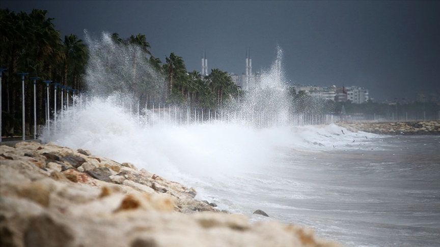 Meteoroloji'den Doğu Akdeniz için fırtına uyarısı