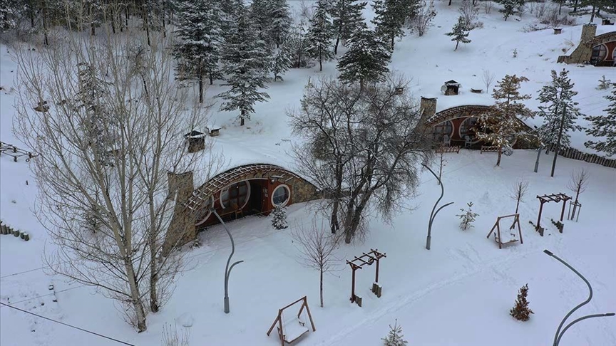 Sivas'ta kar altındaki 'Hobbit Evleri' ilgi görüyor