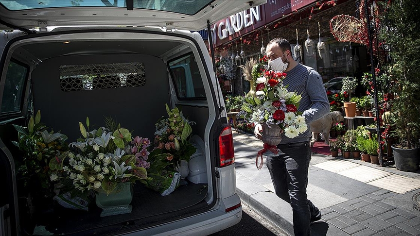 Çiçek satan iş yerlerine sokağa çıkma kısıtlamasında '14 Şubat' muafiyeti getirildi