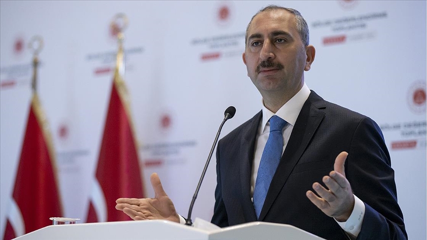 Adalet Bakanı Gül: Herkesin terörle mücadeleye taraf olması şarttır