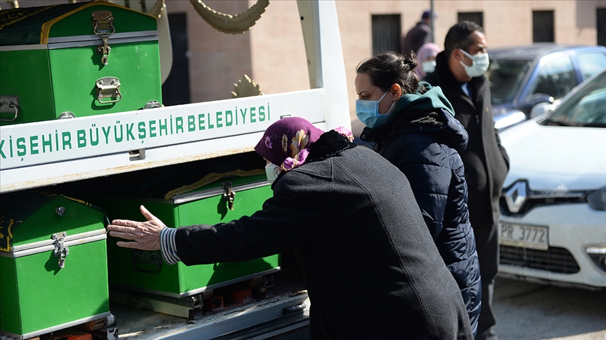 3 kişilik ailenin evlerinde ölü bulunmasına ilişkin gözaltı sayısı 10'a yükseldi