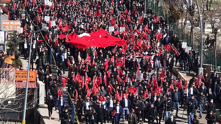 Şırnak'ta Gara şehitleri için PKK'ya tepki yürüyüşü düzenlendi