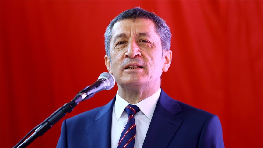 Selçuk: Sağlık anlamında riske girmeden okullarımızı peyderpey açma kararlılığımız devam ediyor