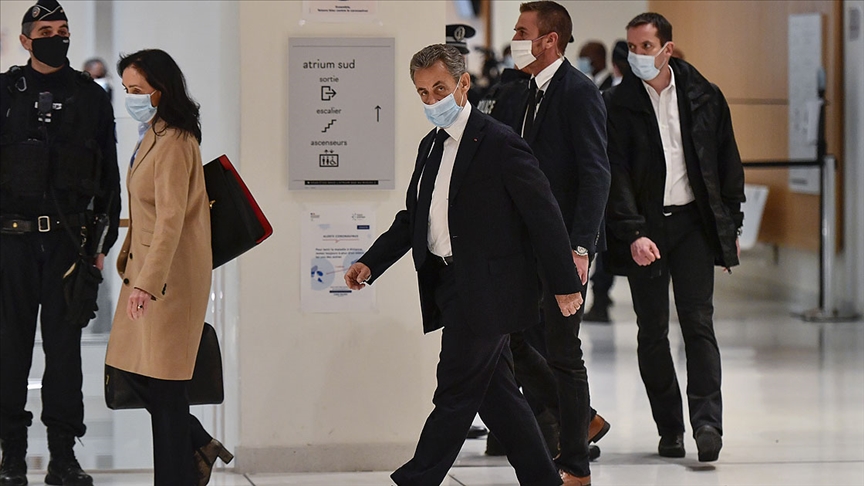 Eski Fransa Cumhurbaşkanı Sarkozy 3 yıl hapis cezasına çarptırıldı