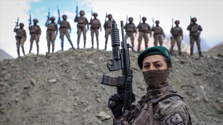 Kadın özel harekatçılar Hakkari'de PKK'nın korkulu rüyası oldu!